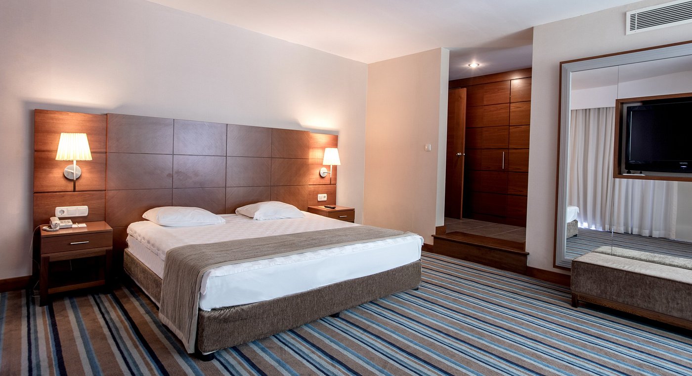 اتاق مدرن هتل Pine Bay Holiday Resort