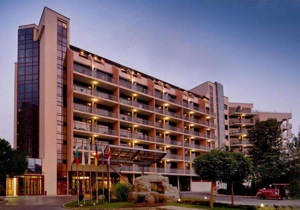 hotel-card