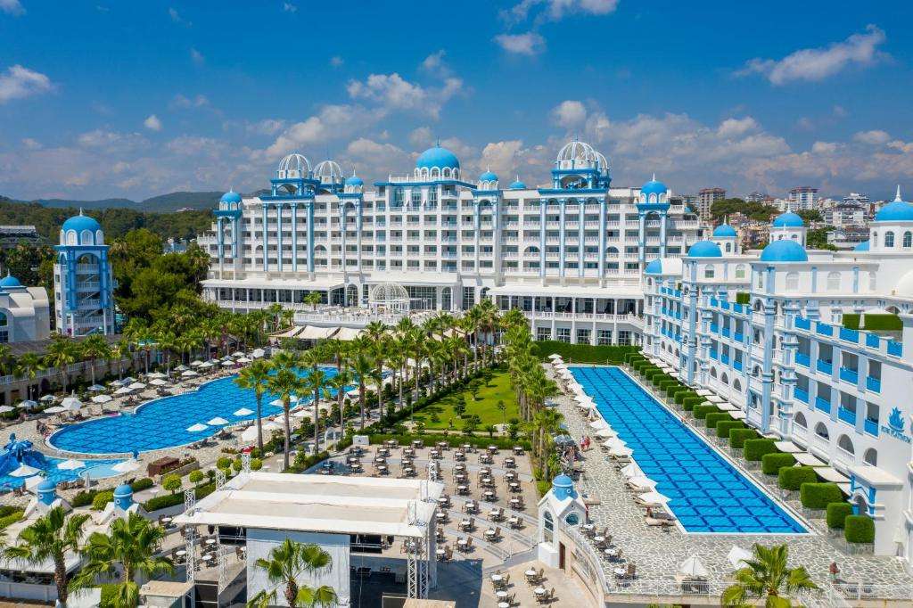 hotel-card
