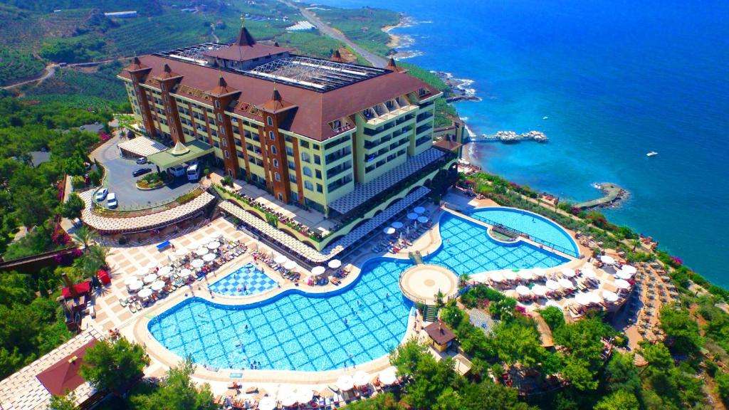 hotel-card