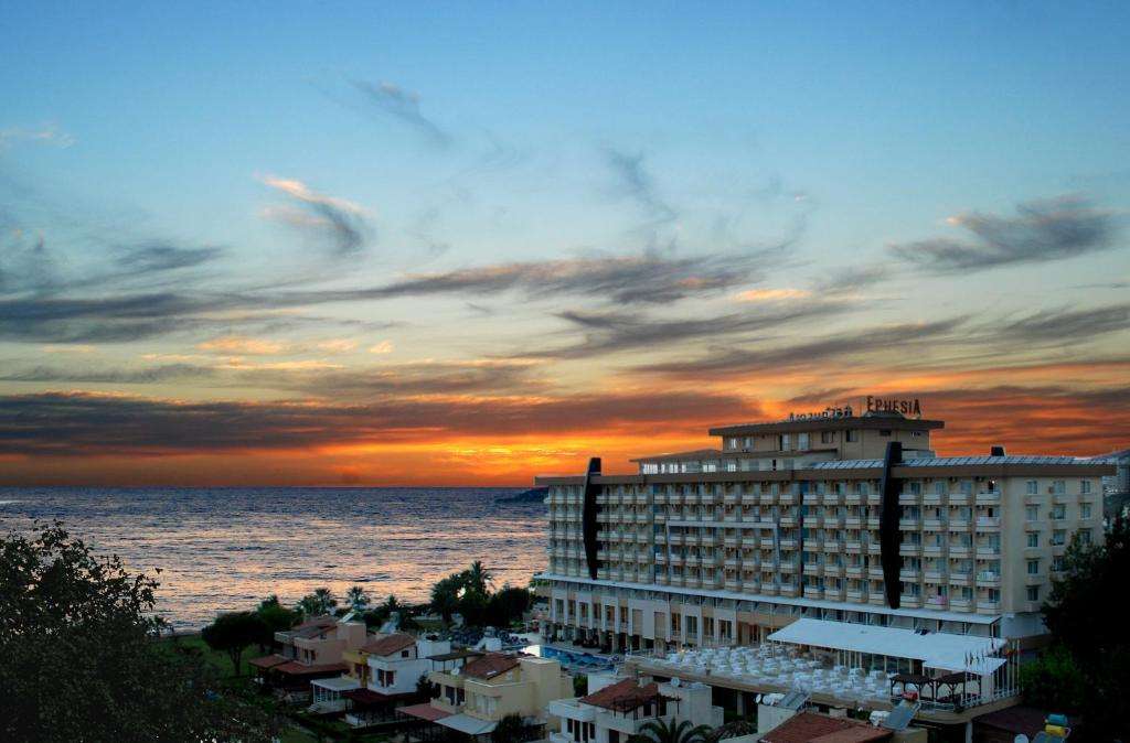 hotel-card