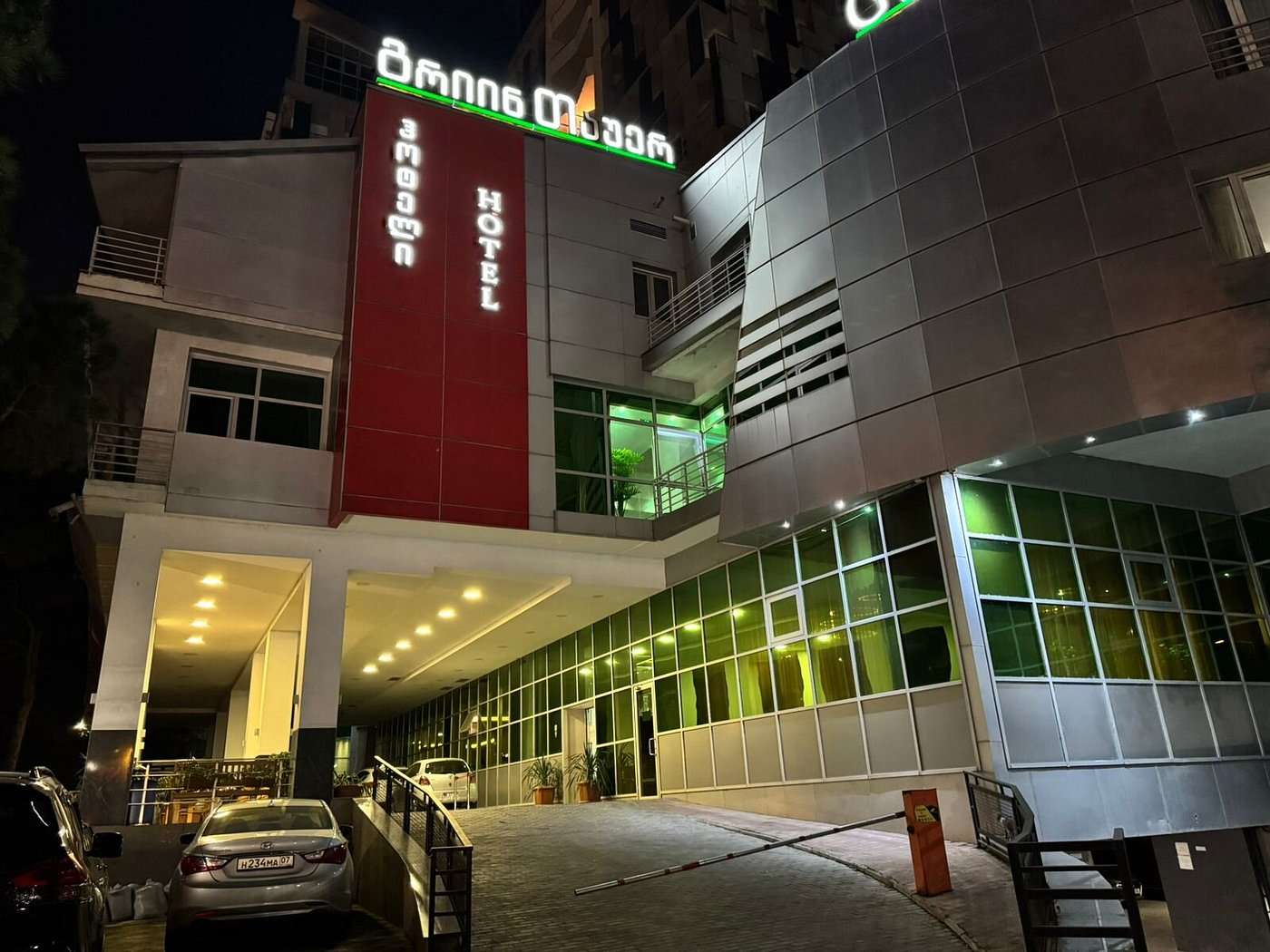 hotel-card