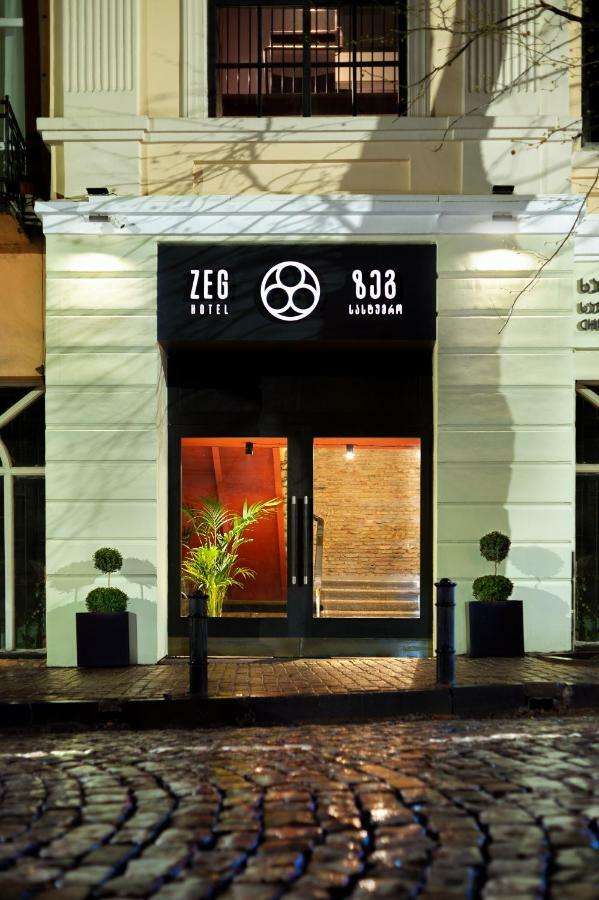 hotel-card