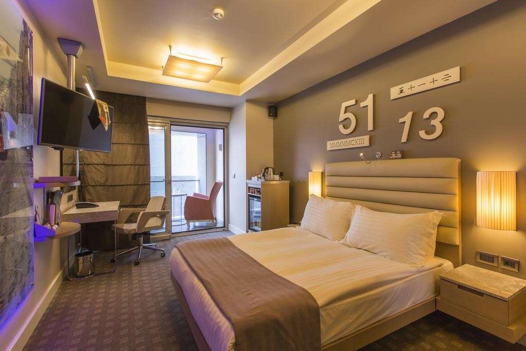 hotel-card