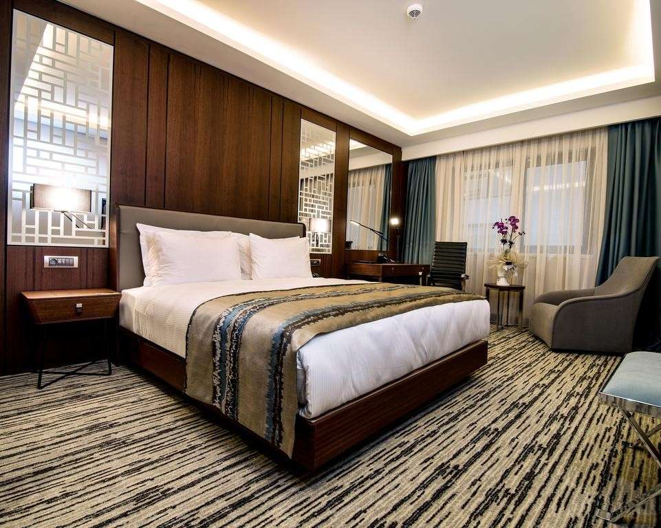 hotel-card