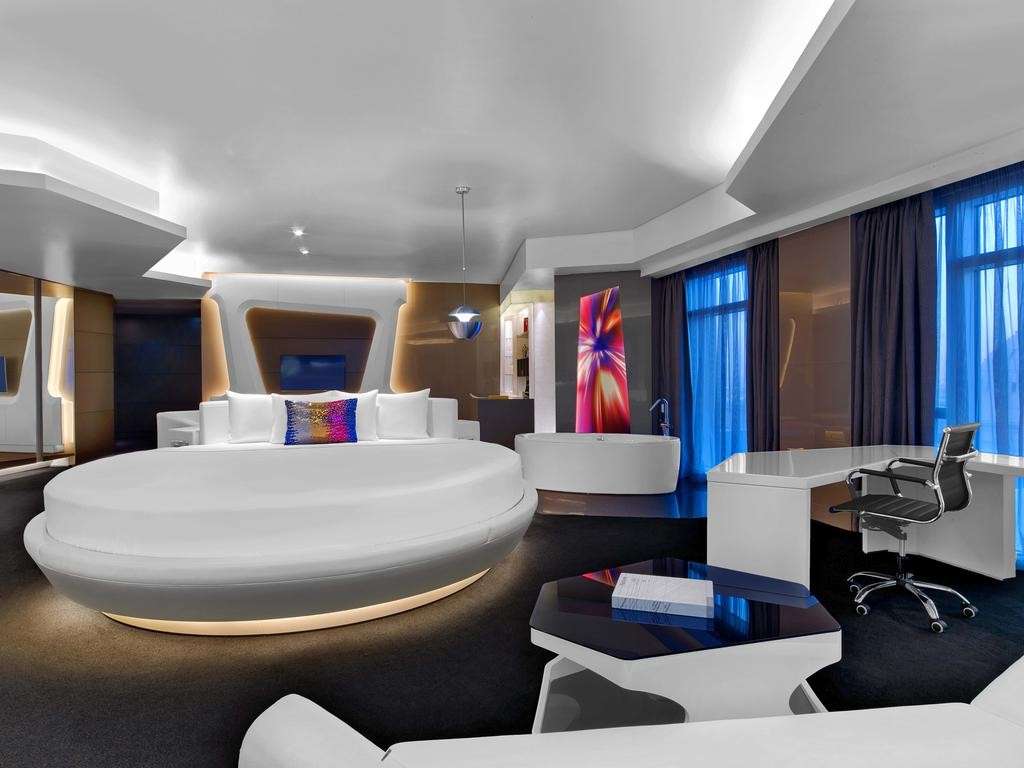 hotel-card