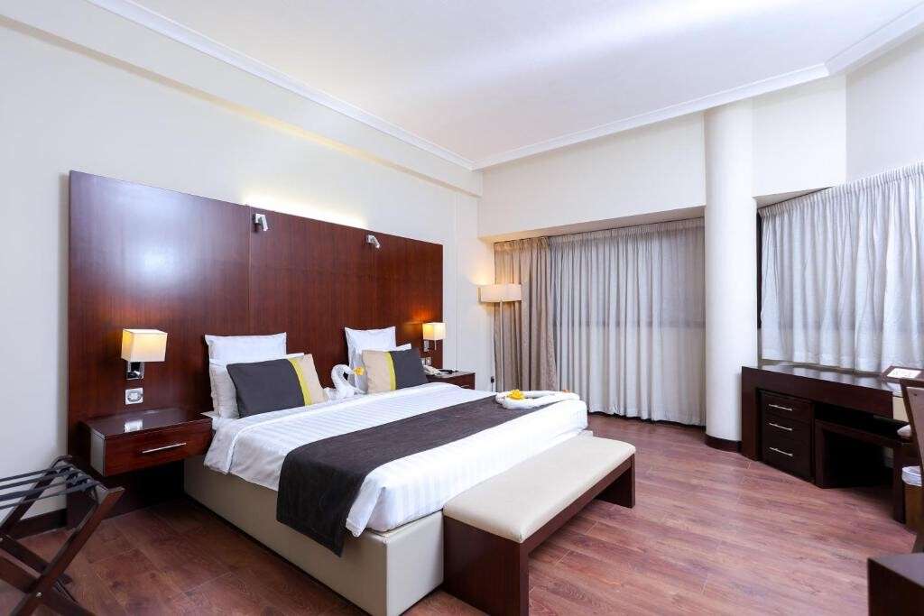 hotel-card