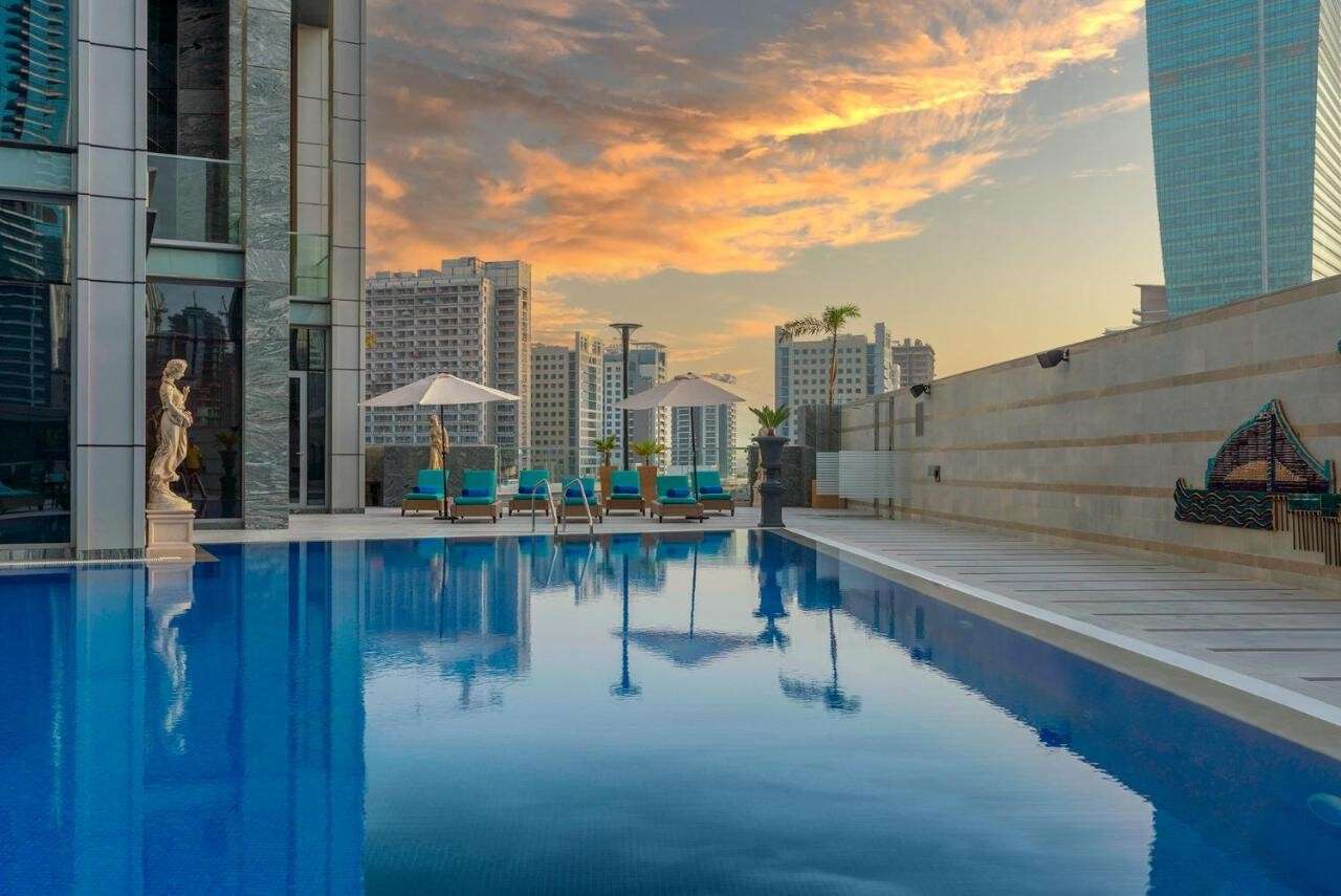 hotel-card