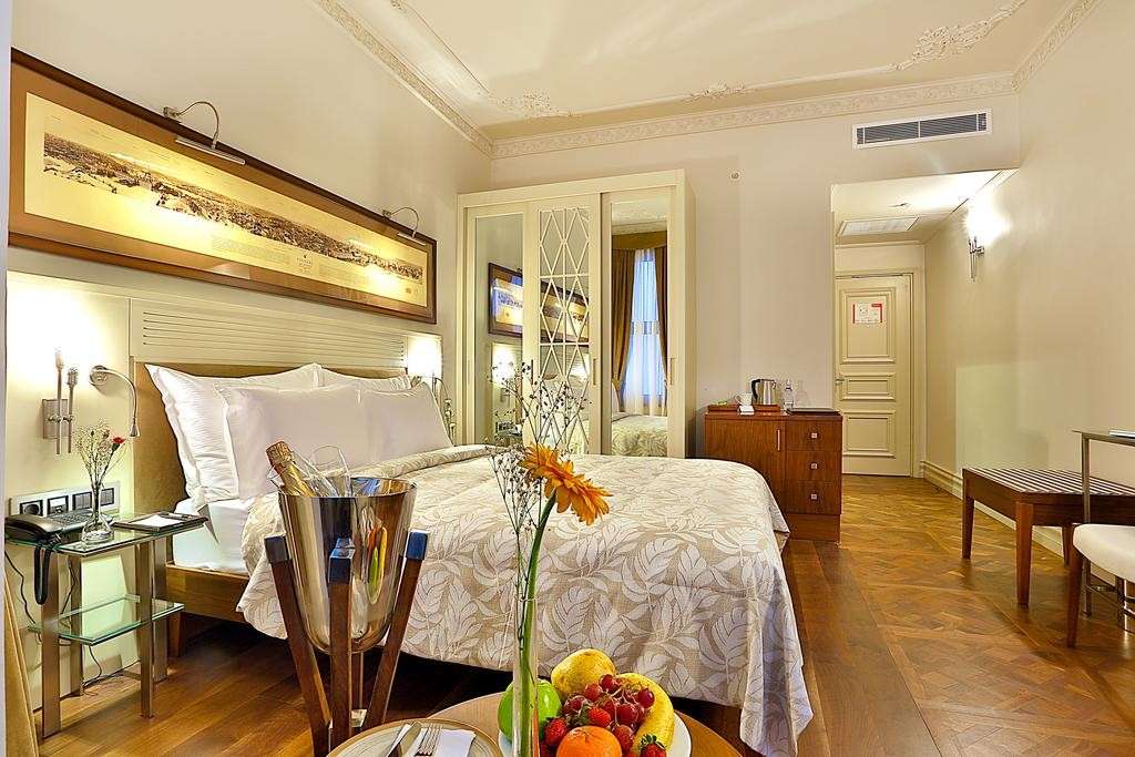 hotel-card