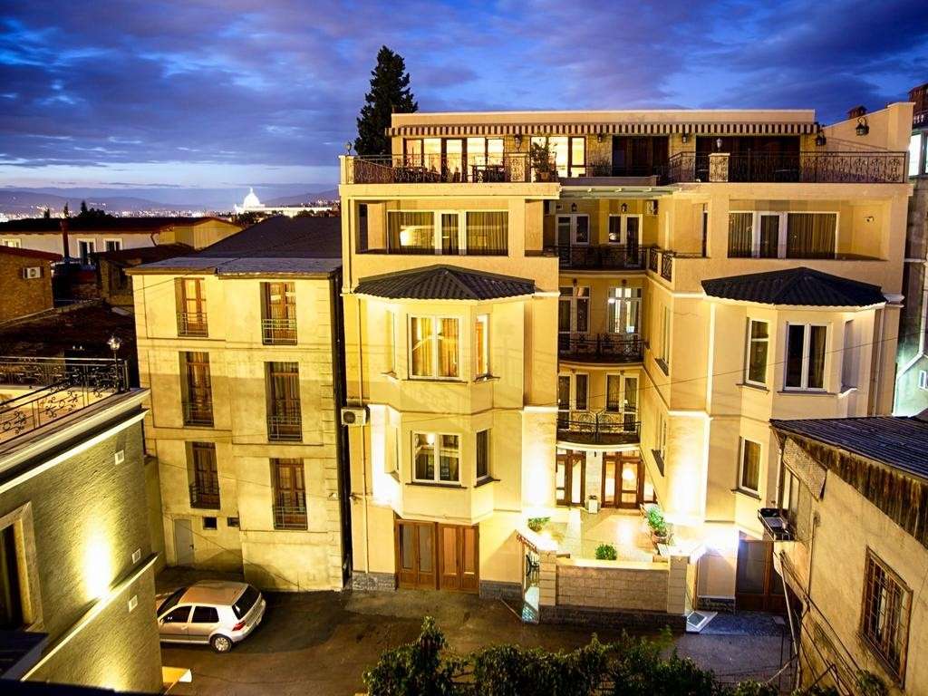 hotel-card