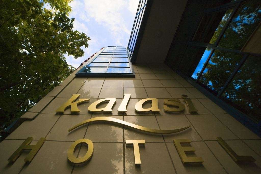 hotel-card