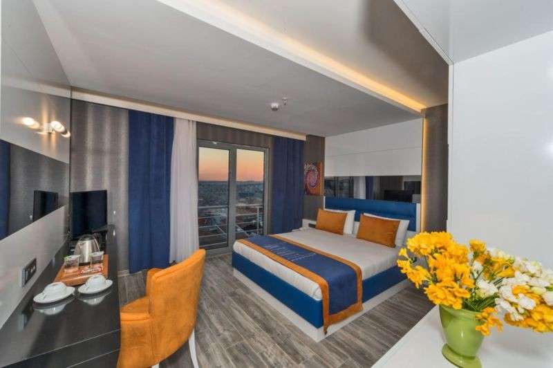 hotel-card