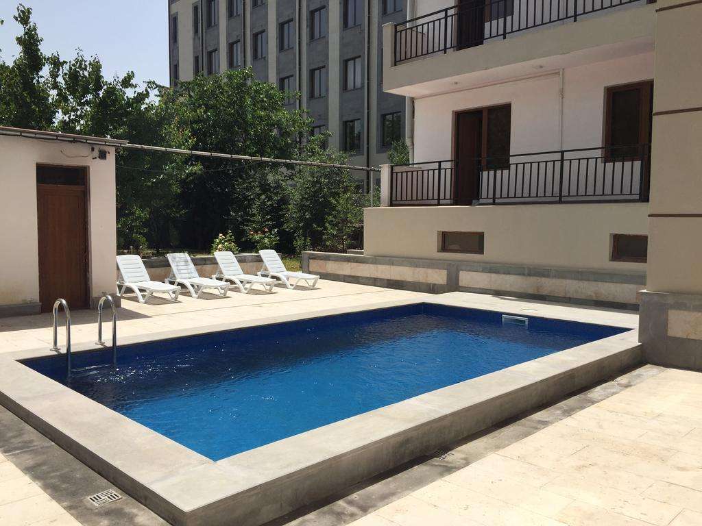 hotel-card