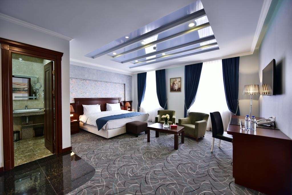 hotel-card
