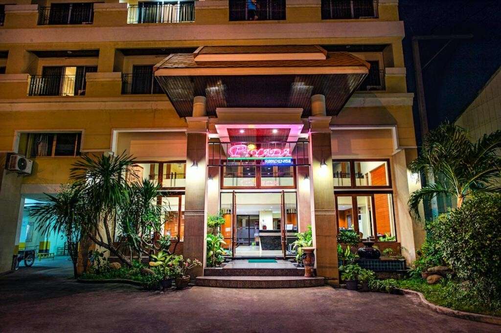 hotel-card