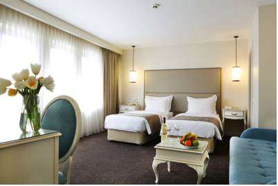 hotel-card
