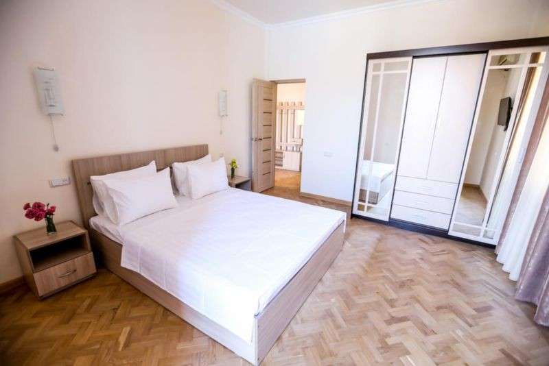 hotel-card