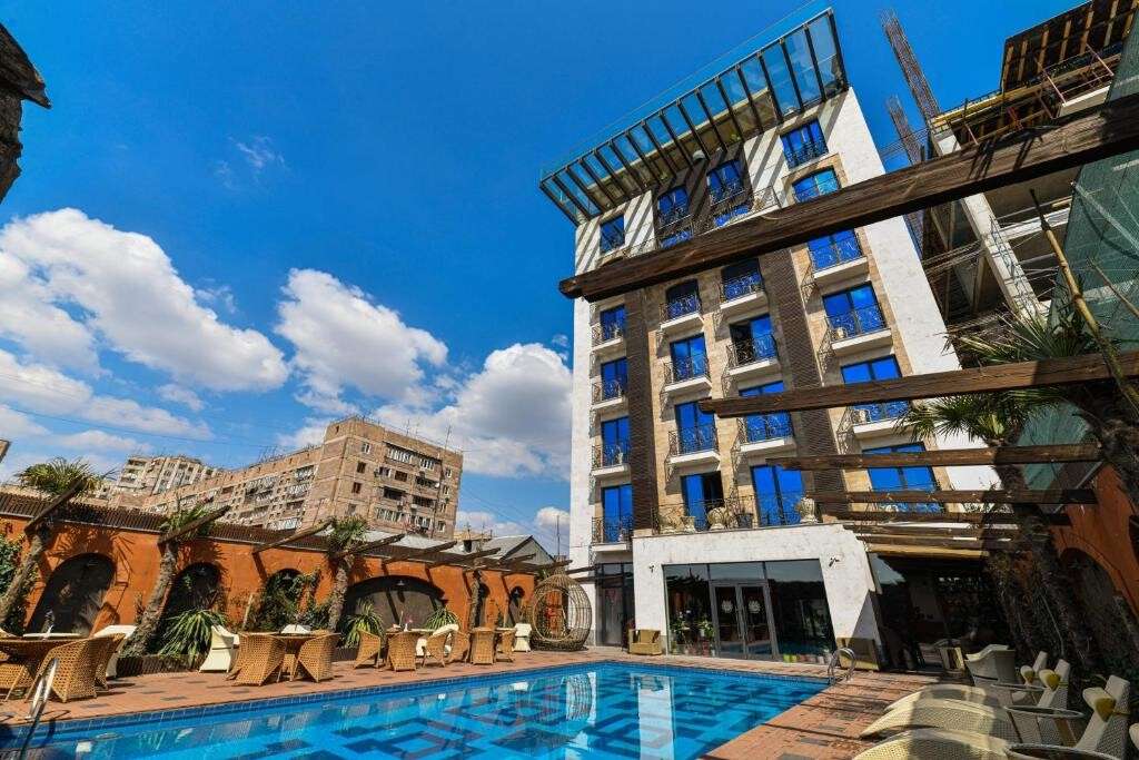 hotel-card