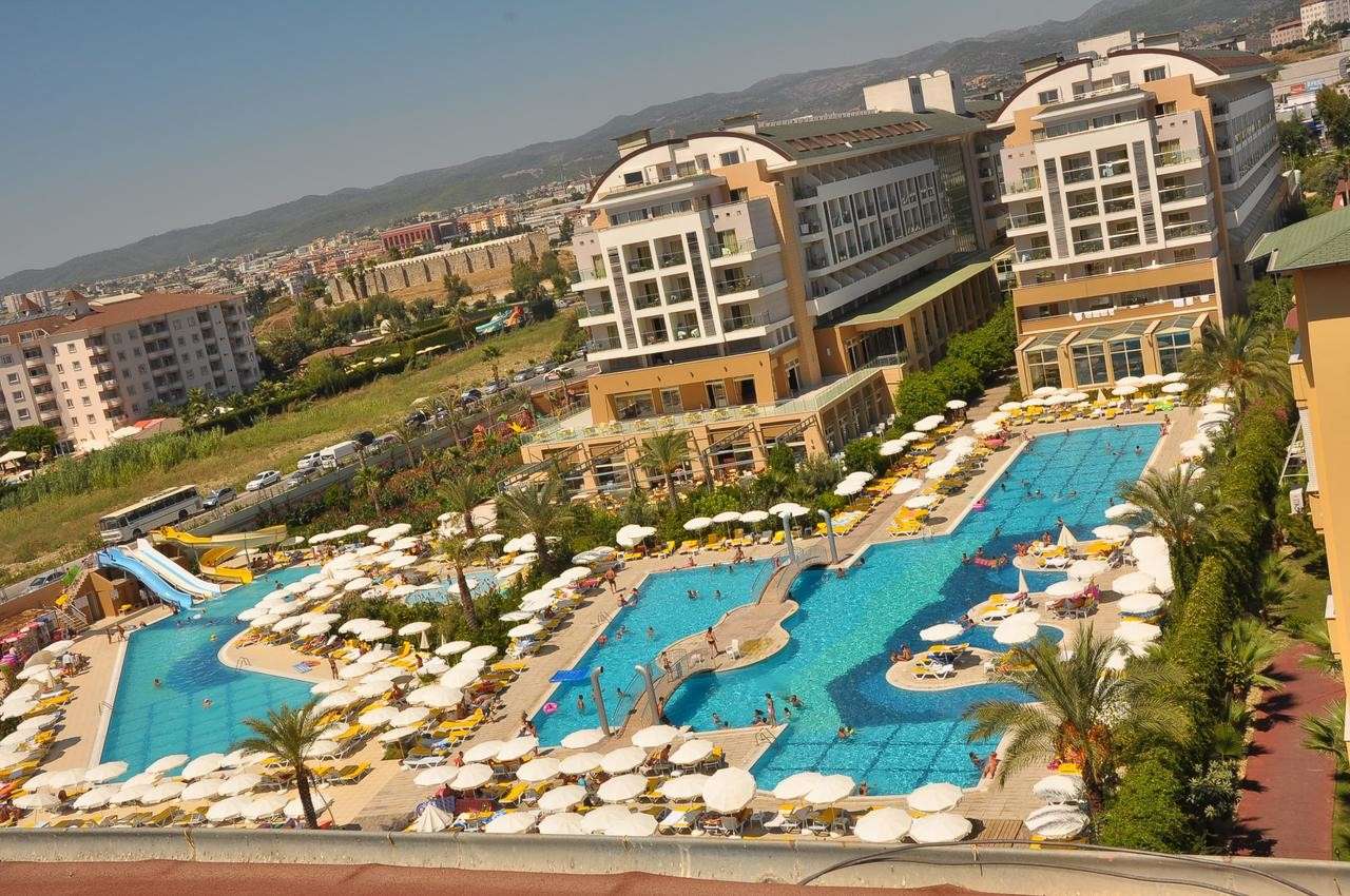 hotel-card