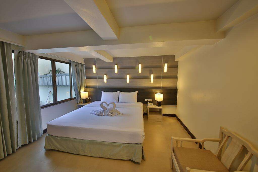 hotel-card