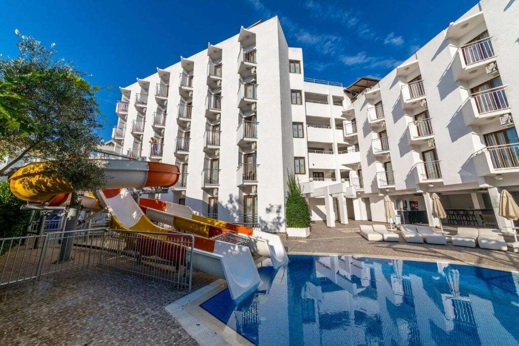 hotel-card