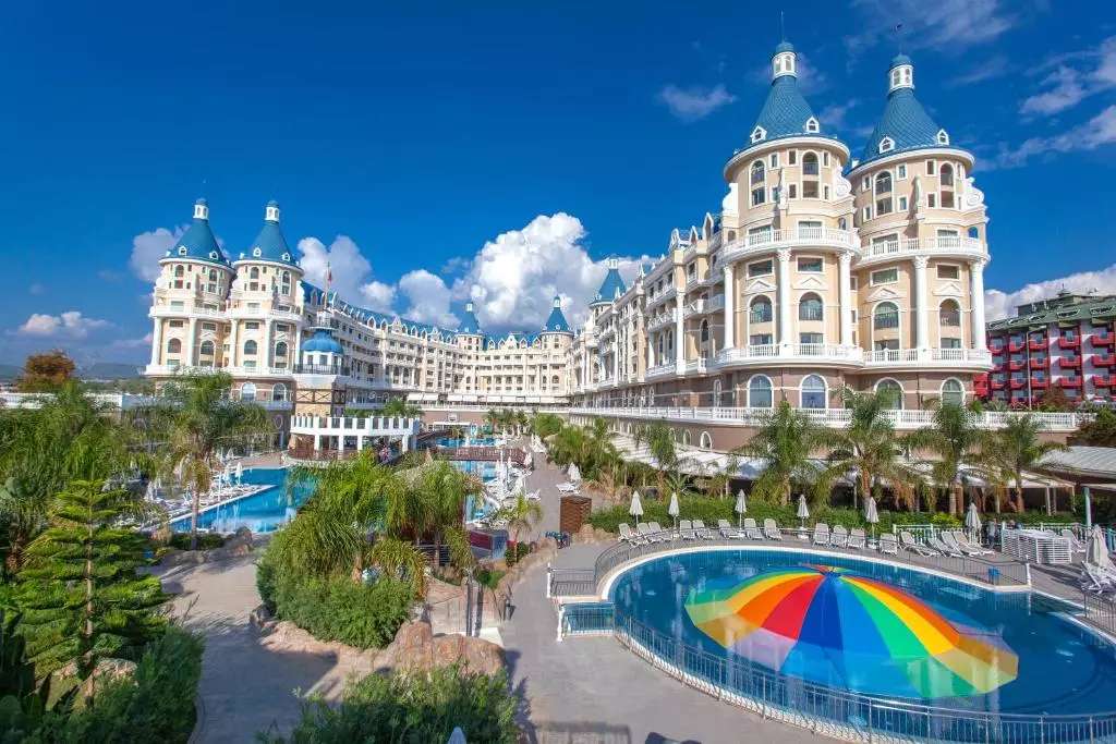 hotel-card