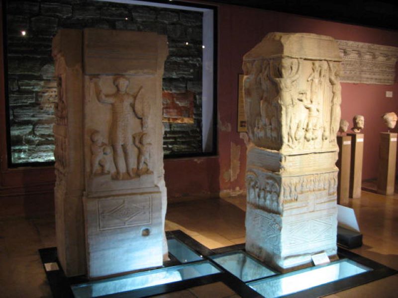 مجسمهی پورفیریوس